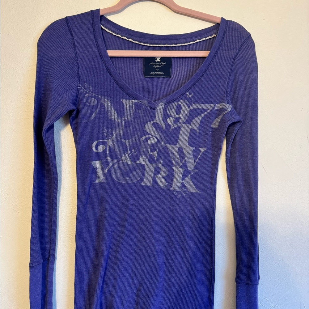 American Eagle Outfitters Purple Long-Sleeve V-Neck Graphic Thermal Top